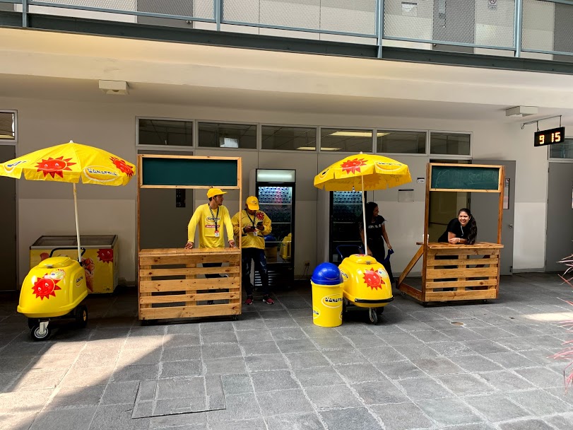 stand helados y aguas usil